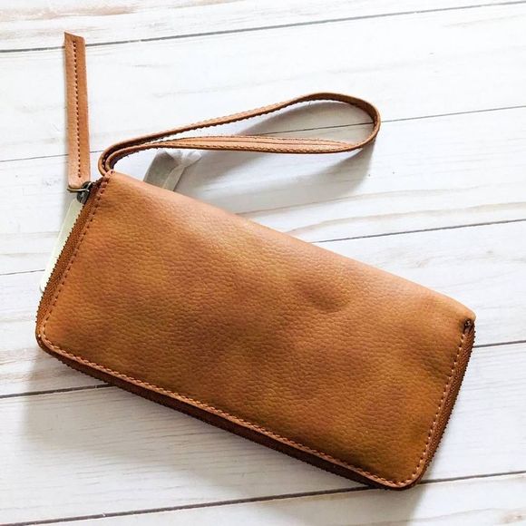 Free People Vegan Distressed Wallet NWT - Picture 4 of 6